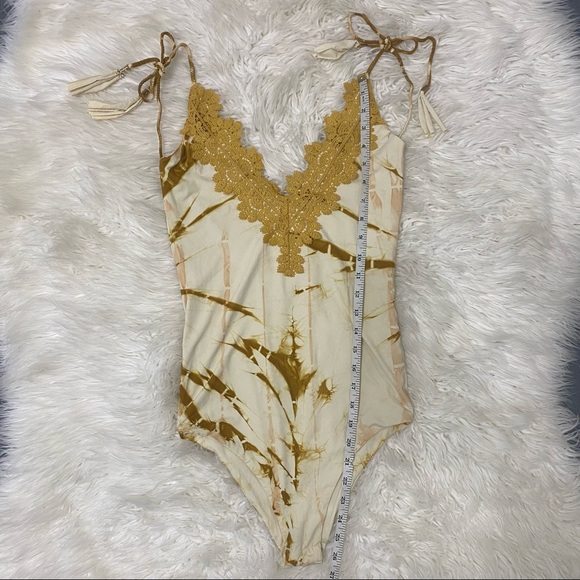Gimmicks | Tie Dye Lace Halter V Neck Ruched Back Bodysuit Cream Mustard - Picture 10 of 14